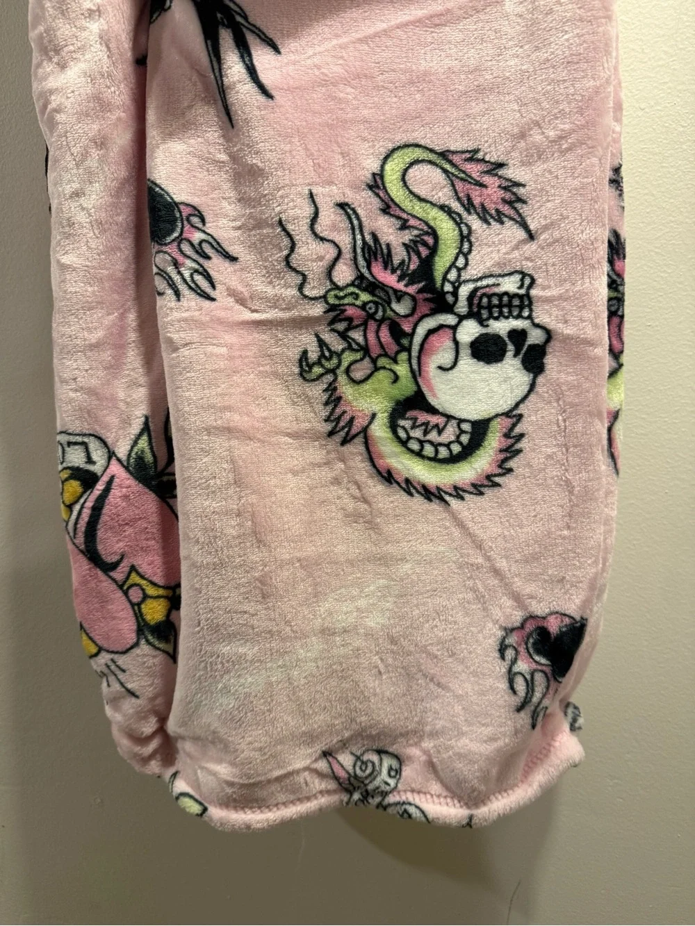 Ed Hardy Skulls & Dragons Tattoo Oversized Pink Throw Blanket NWT